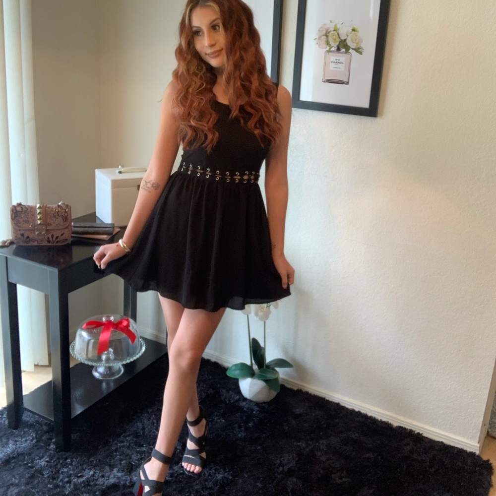Forever 21 Black flirty dress